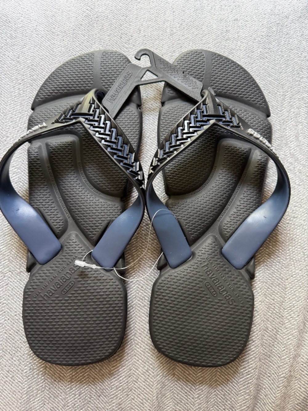 NWT Authentic Havaianas Power 2.0 Flip Flops - Black / Navy (Mens 11/12)